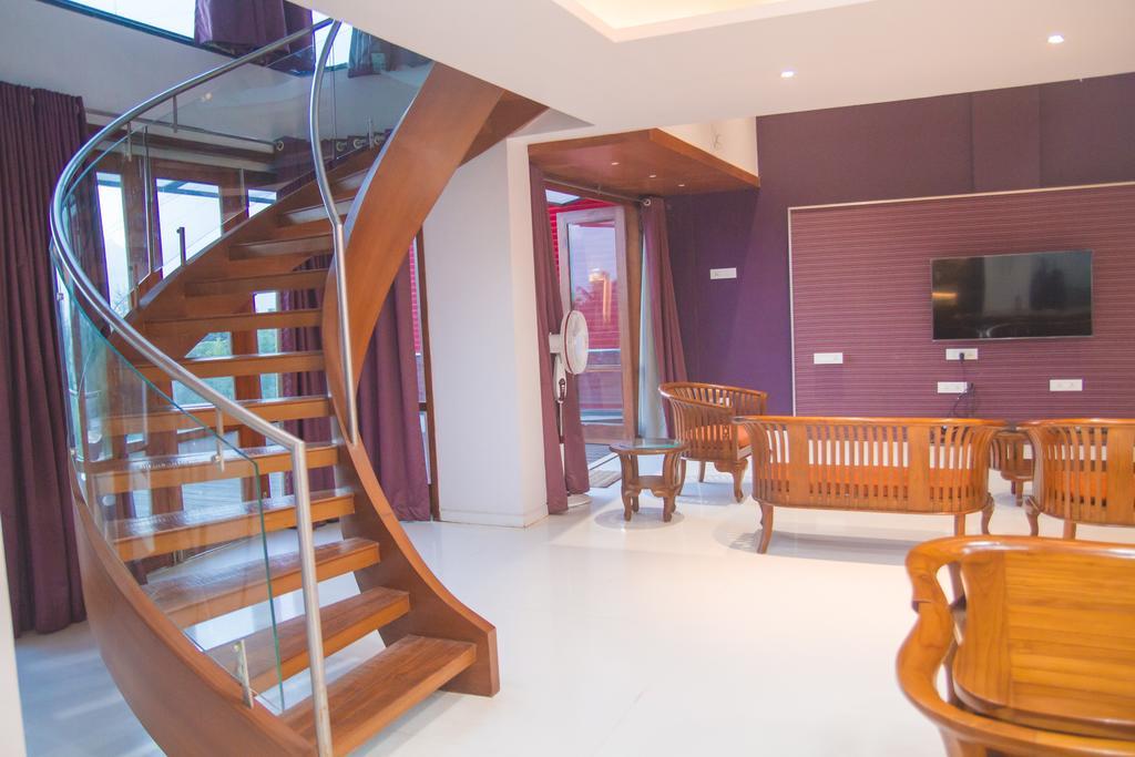 Gulmohar - Luxurious Penthouse Family Rooms Колхапур Екстер'єр фото